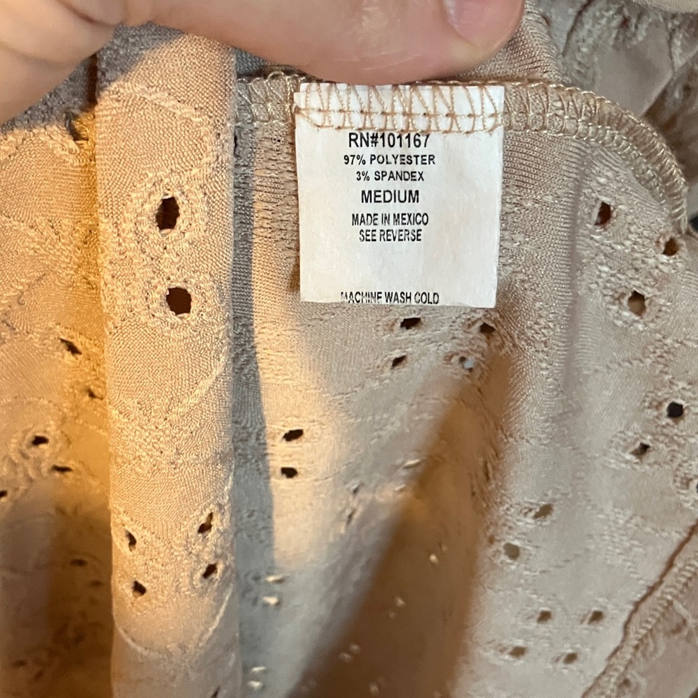 Kim & Cami Short Sleeve Ruffle Top Floral Outline M Mauve Beige - Picture 4 of 5